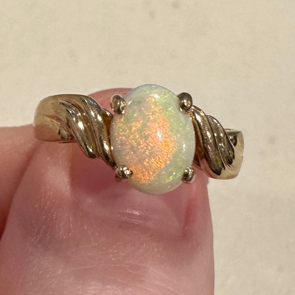 Vintage 10K Australian White Opal Ring: Gold Dainty Oval Solitaire Size 6.5